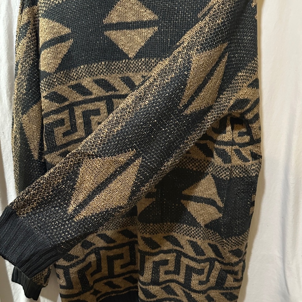 A Peach Chic Geometric Black and Tan Cardigan - Picture 4 of 6